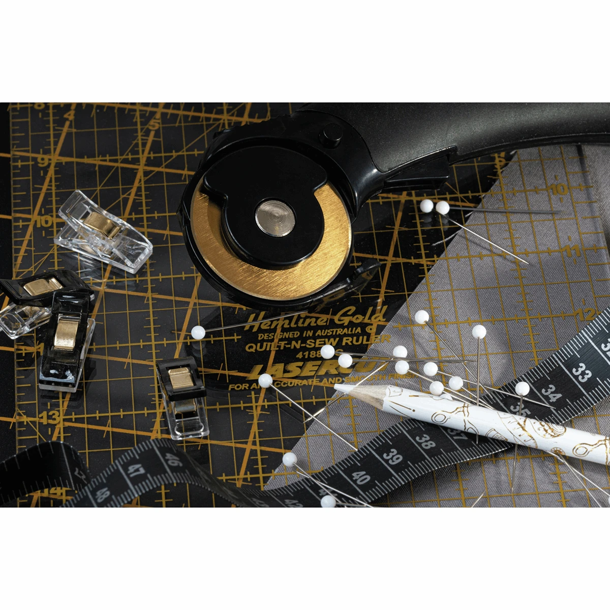 Premium Rotary Cutter - 45mm *Hemline Gold Edition* 3 Premium Rotary Cutter - 45mm *Hemline Gold Edition* - Image 3