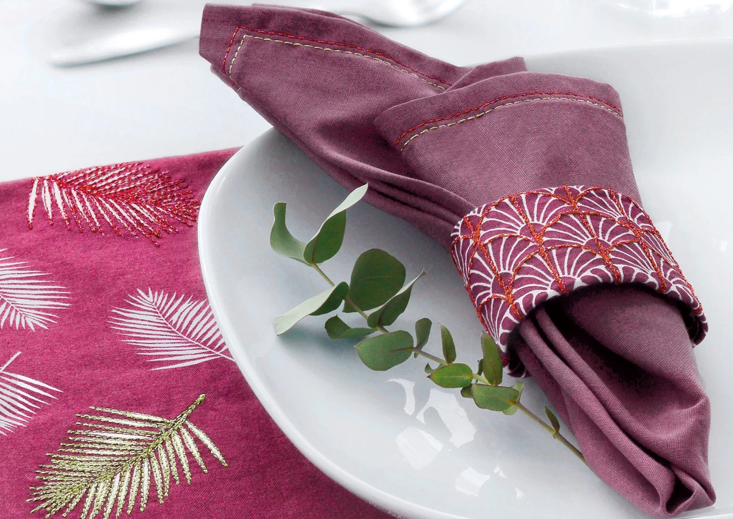 Gutermann Sparkly Thread Set - 4 X 100m (colour Set 3) 2 Gutermann Sparkly Thread Set - 4 X 100m (colour Set 3) - Image 2