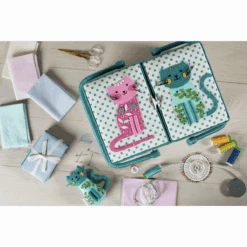 Cats Twin-Lidded Sewing Box With Appliqué Lid - Large 7 Cats Twin-Lidded Sewing Box With Appliqué Lid - Large -Singer Sewing Outlet Shop HGTLRA 592 LS png