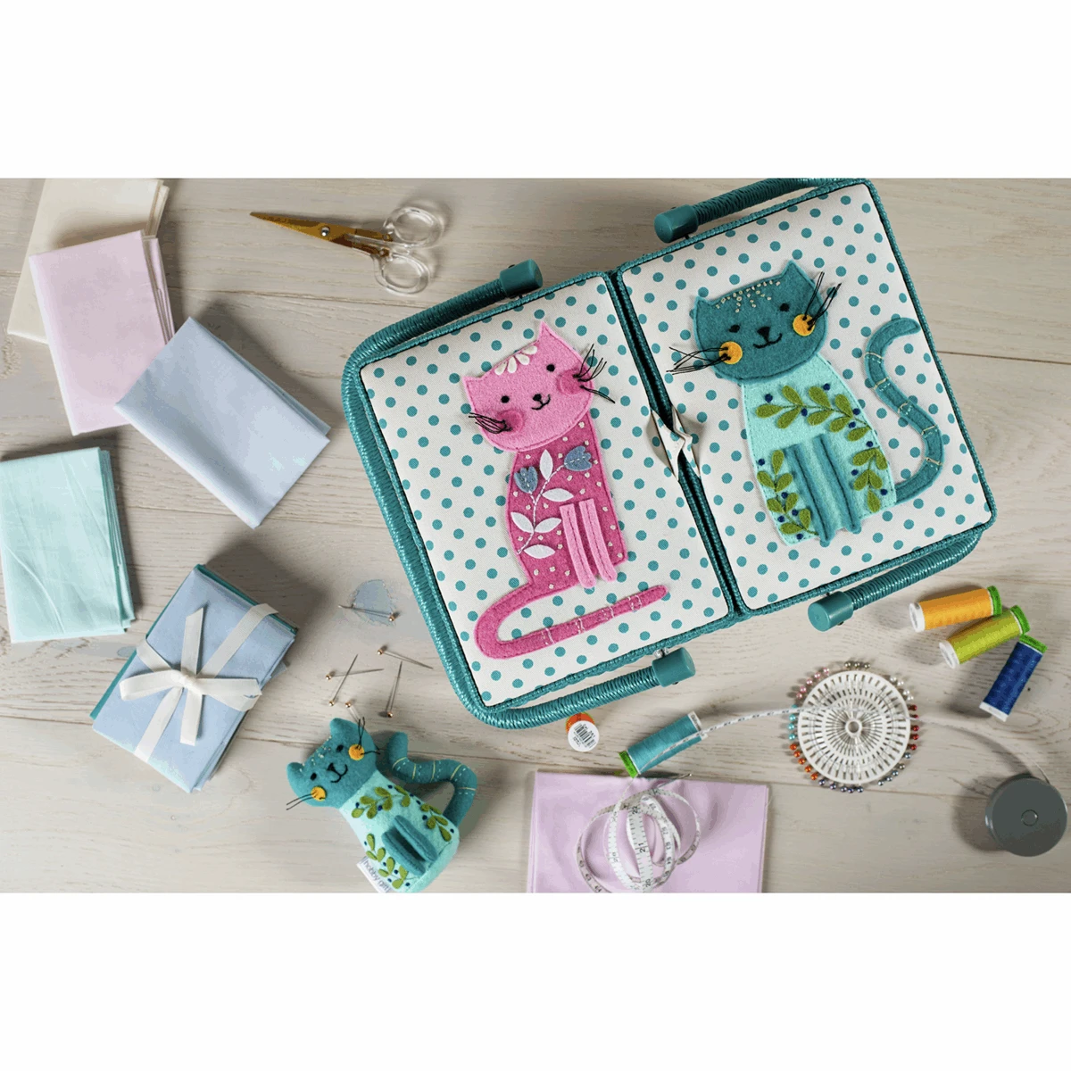 Cats Twin-Lidded Sewing Box With Appliqué Lid - Large 3 Cats Twin-Lidded Sewing Box With Appliqué Lid - Large - Image 3