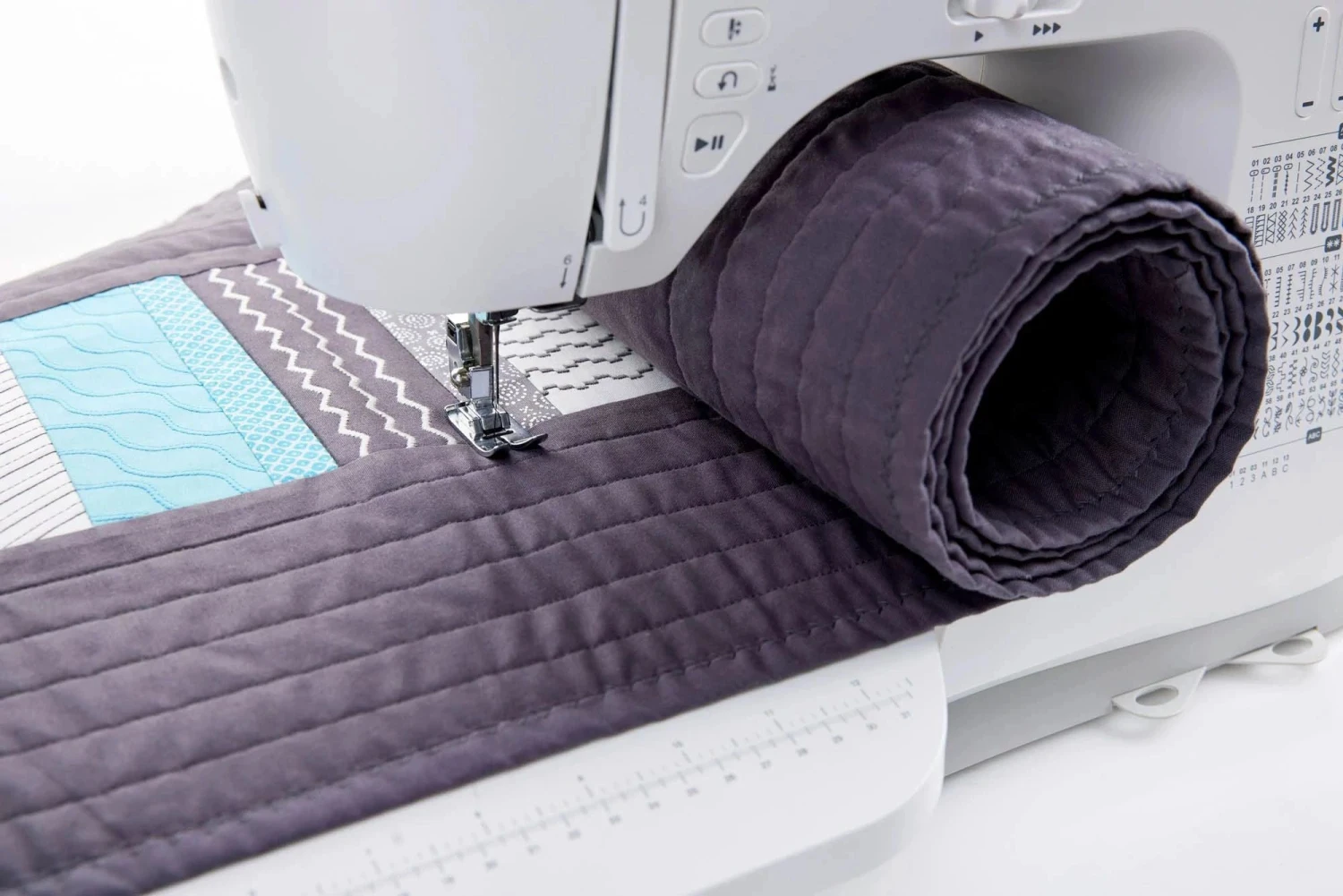 Singer Patchwork Plus C5985Q Sewing Machine - 200 Stitch Patterns With Letters And Numbers 4 Singer Patchwork Plus C5985Q Sewing Machine - 200 Stitch Patterns With Letters And Numbers - Image 4