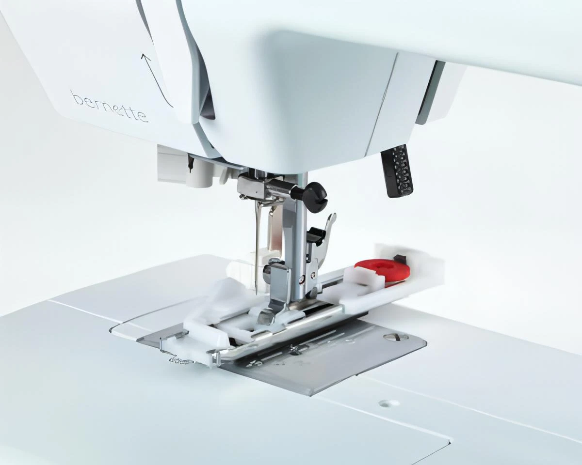 Bernette By BERNINA B35 Sewing Machine 5 Bernette By BERNINA B35 Sewing Machine - Image 5